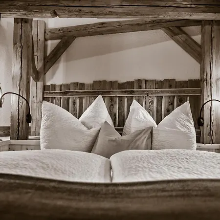 Huettendorf Ladizium * לאדיס