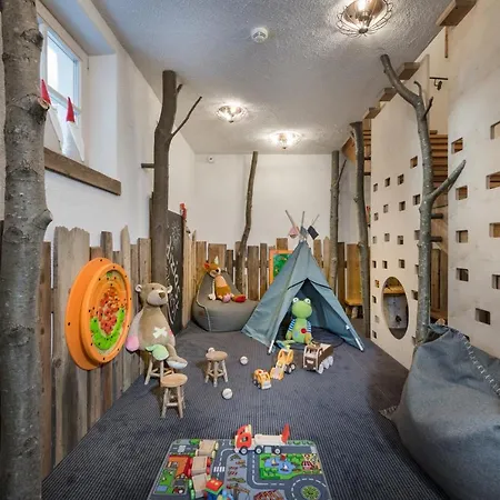 Alpehytte Huettendorf Ladizium *